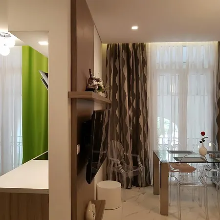 Laura Aristotelous Square